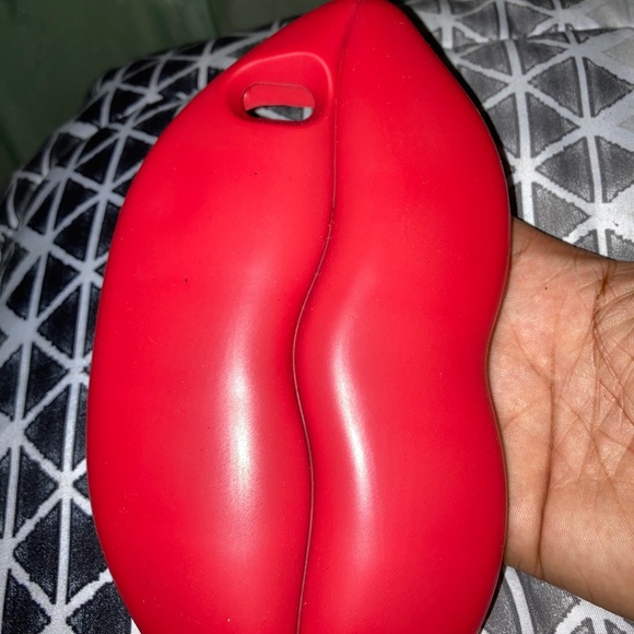 Red lip iphone case 6/7/8 - Picture 2 of 4